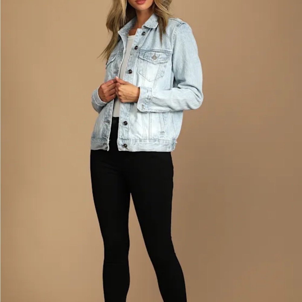 Women's Light Blue Denim Jacket - Picture 3 of 8
